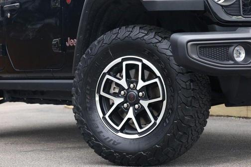 Black Clearcoat 2025 Jeep Wrangler Rubicon