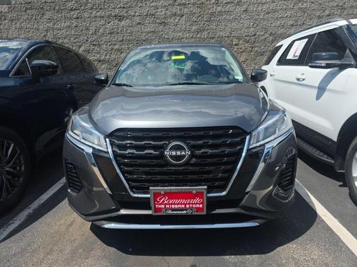 Gun Metallic 2024 Nissan Kicks S