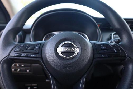 Gun Metallic 2024 Nissan Kicks S