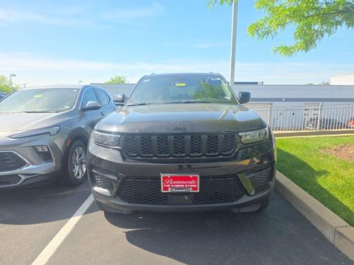 Diamond Black 2025 Jeep Grand Cherokee Laredo