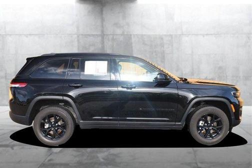 Diamond Black 2025 Jeep Grand Cherokee Laredo