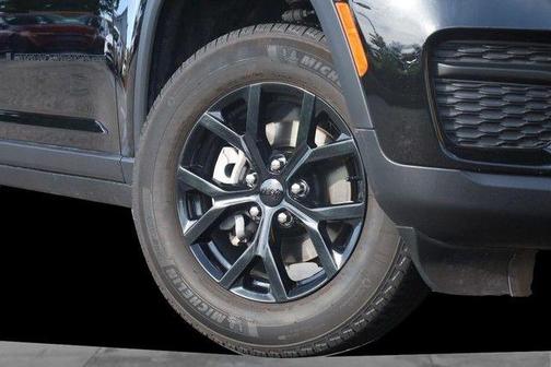 Diamond Black 2025 Jeep Grand Cherokee Laredo