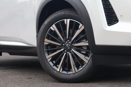 White / Black 2026 Nissan Pathfinder Platinum