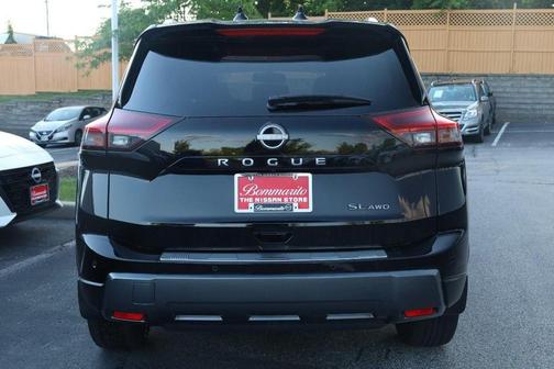 Super Black 2025 Nissan Rogue SL