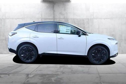 White / Black 2026 Nissan Murano Platinum