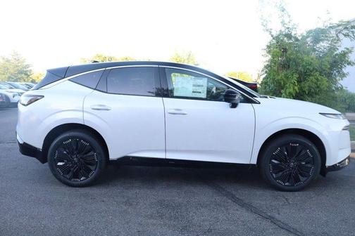 White / Black 2026 Nissan Murano Platinum