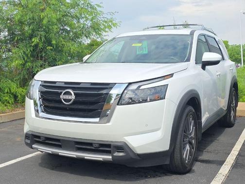 Pearl 2025 Nissan Pathfinder SL