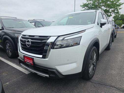 Pearl 2025 Nissan Pathfinder SL