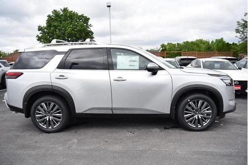 2025 Nissan Pathfinder SL