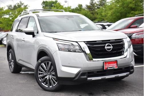 2025 Nissan Pathfinder SL