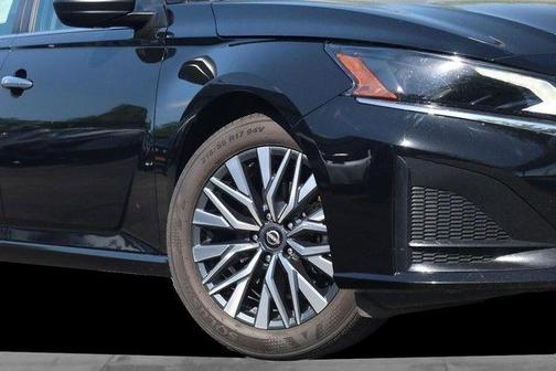 Black 2025 Nissan Altima SV