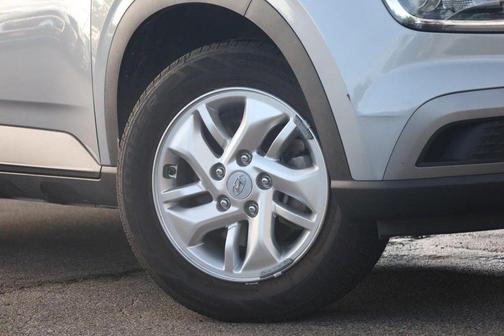 Silver 2021 Hyundai VENUE SE