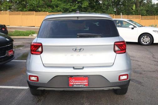 Silver 2021 Hyundai VENUE SE