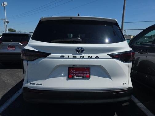 Ice 2025 Toyota Sienna LE