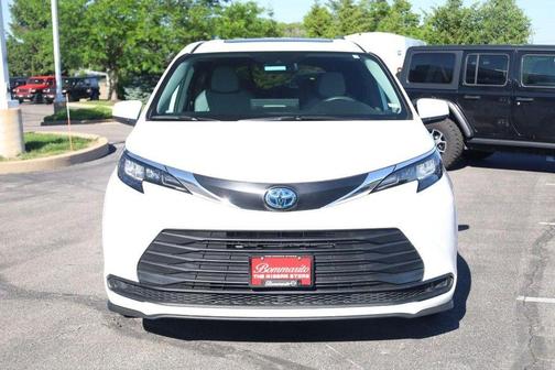 Ice 2025 Toyota Sienna LE