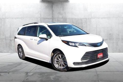 Ice 2025 Toyota Sienna LE