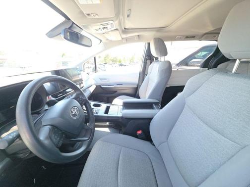 Ice 2025 Toyota Sienna LE
