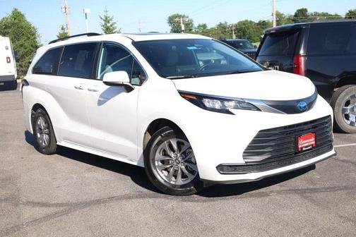 Ice 2025 Toyota Sienna LE