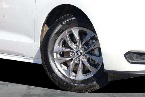 Ice 2025 Toyota Sienna LE