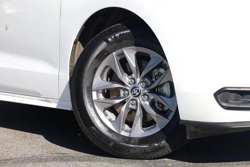 Ice 2025 Toyota Sienna LE