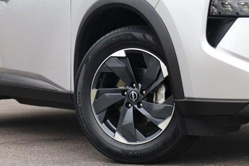 Brilliant Silver Metallic 2025 Nissan Rogue SV