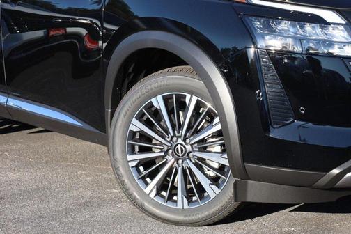 Super Black 2026 Nissan Pathfinder Platinum