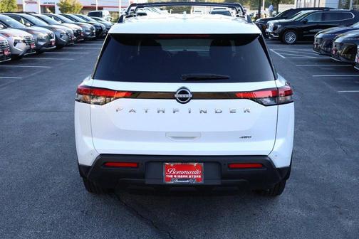 White Pearl 2025 Nissan Pathfinder SV