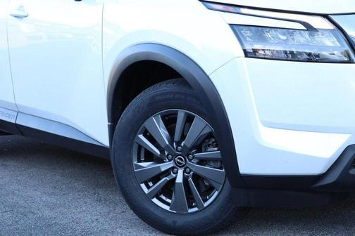 White Pearl 2025 Nissan Pathfinder SV