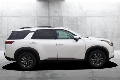 Everest White P 2025 Nissan Pathfinder SV
