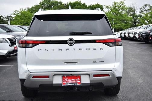 2025 Nissan Pathfinder SL
