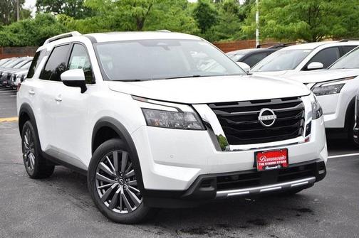 2025 Nissan Pathfinder SL