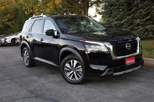 Super Black 2025 Nissan Pathfinder SL