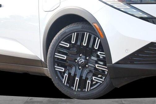 White / Black 2026 Nissan Leaf PLATINUM+