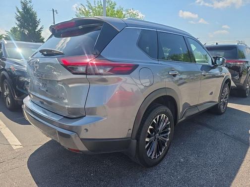 Gun Metallic 2025 Nissan Rogue SL