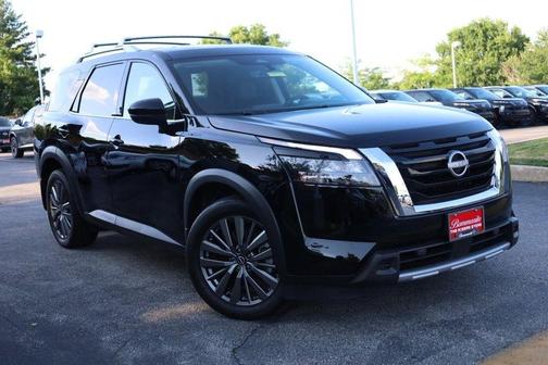 Super Black 2025 Nissan Pathfinder SL