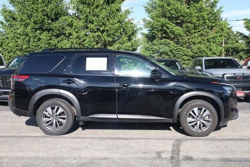 Super Black 2025 Nissan Pathfinder SV