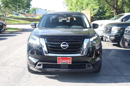 Super Black 2025 Nissan Pathfinder SV