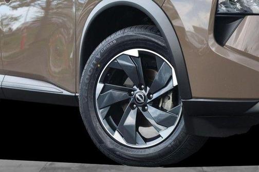 Baja Storm 2024 Nissan Rogue SV