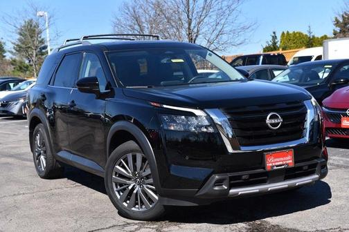 2025 Nissan Pathfinder SL