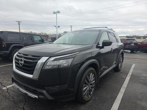 2025 Nissan Pathfinder SL