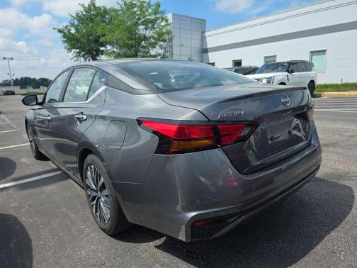 Gun Metallic 2025 Nissan Altima SV