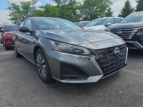 Gun Metallic 2025 Nissan Altima SV
