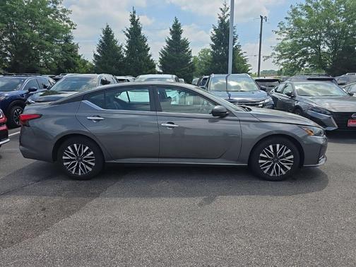Gun Metallic 2025 Nissan Altima SV