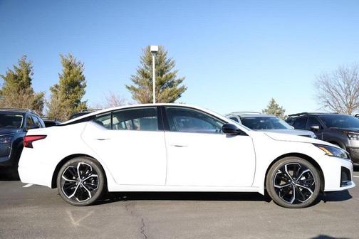 2025 Nissan Altima SR