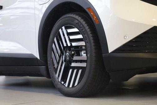 Everest White P 2026 Nissan Leaf SV+