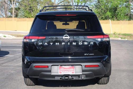 2023 Nissan Pathfinder SV