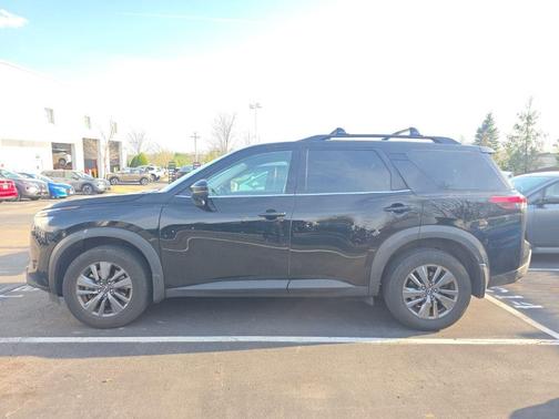 2023 Nissan Pathfinder SV