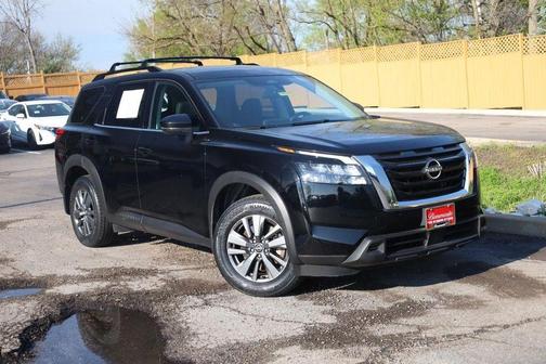 2023 Nissan Pathfinder SV