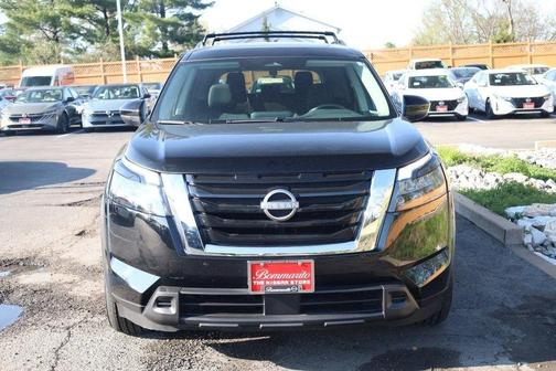 2023 Nissan Pathfinder SV