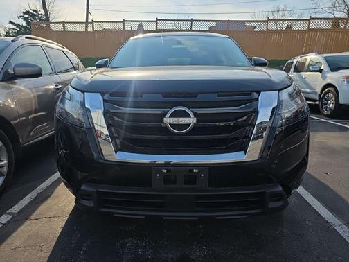 2023 Nissan Pathfinder SV